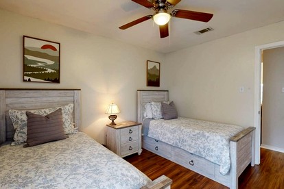 Cozy Updated Home Near Wolf Pen Creek Park – College Station, Texas - College Station, Texas - glamping.directory