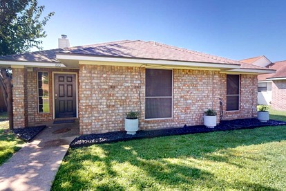 Cozy Updated Home Near Wolf Pen Creek Park – College Station, Texas - glamping.directory