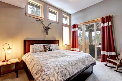 Pet-Friendly Getaway with a Hot Tub on a Stunning Resort in Cle Elum, Washington - Cle Elum, Washington - glamping.directory