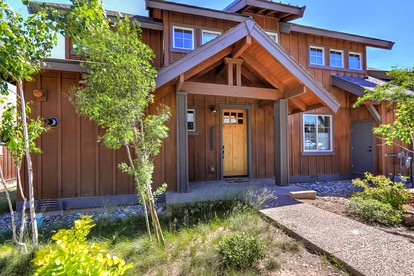 Pet-Friendly Getaway with a Hot Tub on a Stunning Resort in Cle Elum, Washington - Cle Elum, Washington - glamping.directory