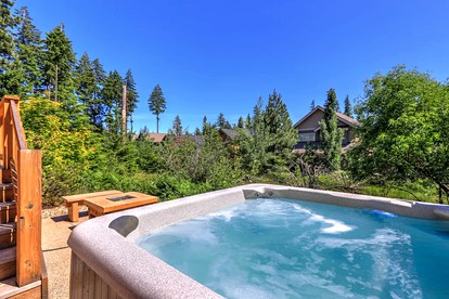 Pet-Friendly Getaway with a Hot Tub on a Stunning Resort in Cle Elum, Washington - Cle Elum, Washington - glamping.directory