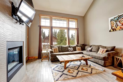Pet-Friendly Getaway with a Hot Tub on a Stunning Resort in Cle Elum, Washington - Cle Elum, Washington - glamping.directory