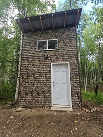 Peaceful Cozy Cabin Stay With Play Area Close To River For Fishing And Easy Outdoor Fun in Houston, Alaska - glamping.directory