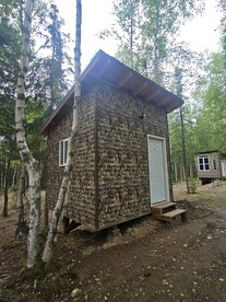 Peaceful Cozy Cabin Stay With Play Area Close To River For Fishing And Easy Outdoor Fun in Houston, Alaska - Houston, Alaska - glamping.directory