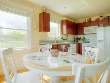 Beautiful Beach Cottage Rental for Family Getaway to Belfast, Maine - Belfast, Maine - glamping.directory