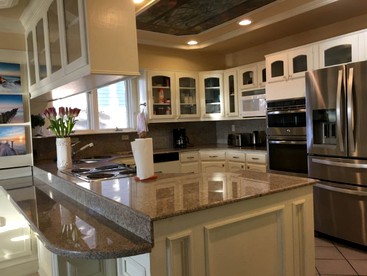 Spacious Cottage Rental on the Banks of Lake Travis in the Texas Hill Country - Lago Vista, Texas - glamping.directory