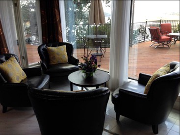 Spacious Cottage Rental on the Banks of Lake Travis in the Texas Hill Country - Lago Vista, Texas - glamping.directory