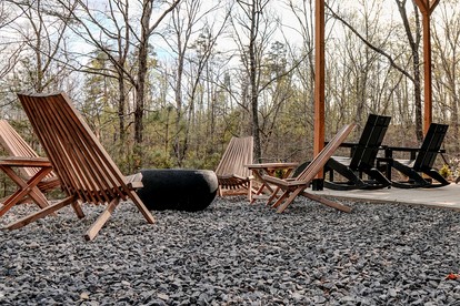Retro Camper Retreat with Firepit & Hot Tub Escape in Sevierville, Tennessee - Sevierville, Tennessee - glamping.directory