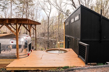 Retro Camper Retreat with Firepit & Hot Tub Escape in Sevierville, Tennessee - Sevierville, Tennessee - glamping.directory