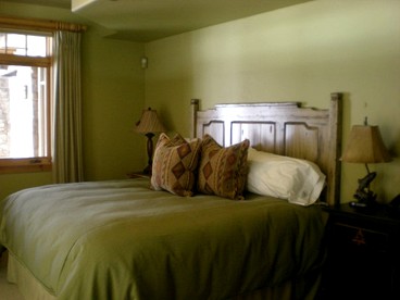 Authentic Two-Bedroom Suite Rental with Shared Hot Tub in Greater Yellowstone, Montana - Three Forks, Montana - glamping.directory