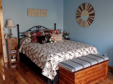 Woodland Cottage Rental Perfect for Couples Overlooking Raccoon Creek in Ohio - Vinton, Ohio - glamping.directory