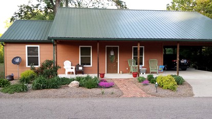 Woodland Cottage Rental Perfect for Couples Overlooking Raccoon Creek in Ohio - glamping.directory
