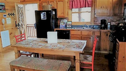 Spectacular Woodland Cabin near Smoky Mountains in Sevierville, Tennessee - Sevierville, Tennessee - glamping.directory