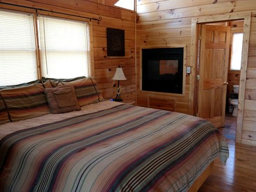 Spectacular Woodland Cabin near Smoky Mountains in Sevierville, Tennessee - Sevierville, Tennessee - glamping.directory