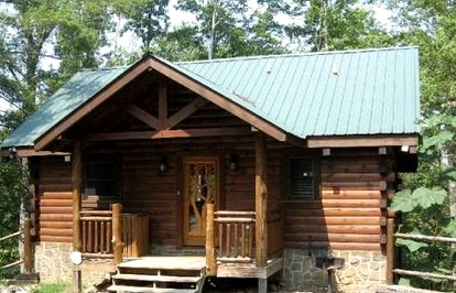 Spectacular Woodland Cabin near Smoky Mountains in Sevierville, Tennessee - glamping.directory