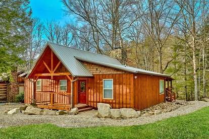 Romantic Cabin Getaway on Webb Creek near Gatlinburg in East Tennessee - glamping.directory