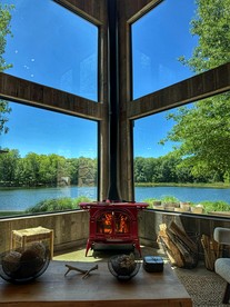 Charming Lakeside Chalet with Private Deck near Grand River Valley Wineries in Ohio - Madison, Ohio - glamping.directory