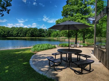 Charming Lakeside Chalet with Private Deck near Grand River Valley Wineries in Ohio - Madison, Ohio - glamping.directory