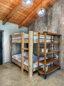 Charming Lakeside Chalet with Private Deck near Grand River Valley Wineries in Ohio - Madison, Ohio - glamping.directory