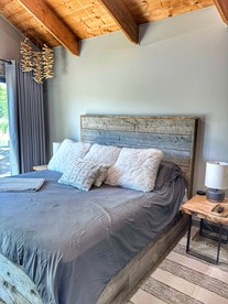 Charming Lakeside Chalet with Private Deck near Grand River Valley Wineries in Ohio - Madison, Ohio - glamping.directory