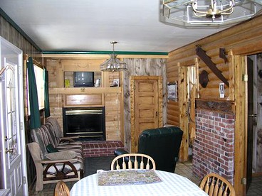 Family-Friendly Log Cabin Rental with a Private Porch near Gunnison, Colorado - Lake City, Colorado - glamping.directory