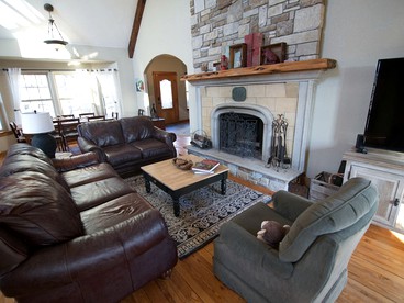 Amazing Contemporary Castle Rental for Families and Groups in Eureka Springs, Arkansas - Eureka Springs, Arkansas - glamping.directory