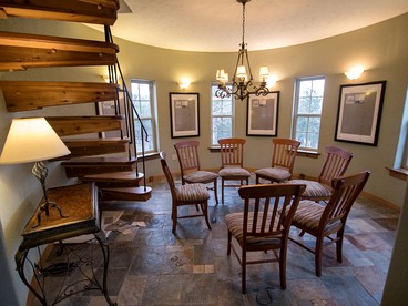 Amazing Contemporary Castle Rental for Families and Groups in Eureka Springs, Arkansas - Eureka Springs, Arkansas - glamping.directory