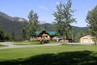 Secluded Rustic Wilderness Lodge & Cabin Retreat with Private Lake, Sauna & Adventure Trails near Tok, Alaska - Tok, Alaska - glamping.directory