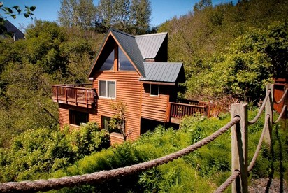 Rustic Cabin Rental with Gorgeous Bay Views in Homer, Alaska - glamping.directory
