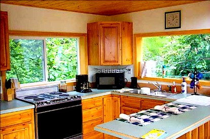 Rustic Cabin Rental with Gorgeous Bay Views in Homer, Alaska - Homer, Alaska - glamping.directory
