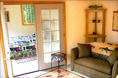 Rustic Cabin Rental with Gorgeous Bay Views in Homer, Alaska - Homer, Alaska - glamping.directory