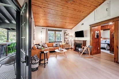 Riverfront Cabin with Pool Table, Fire Pit and Plenty of Outdoor Space in Hedgesville, West Virginia - Hedgesville, West Virginia - glamping.directory
