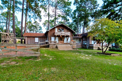 Incredible Nacogdoches Cabin Rentals Ideal for Large Group Getaways in Texas - glamping.directory