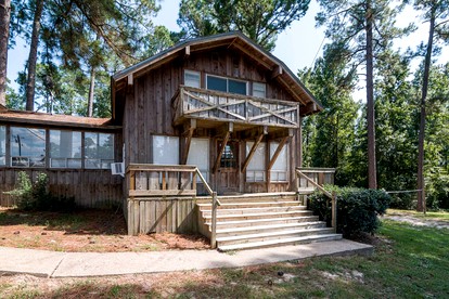 Incredible Nacogdoches Cabin Rentals Ideal for Large Group Getaways in Texas - Nacogdoches, Texas - glamping.directory