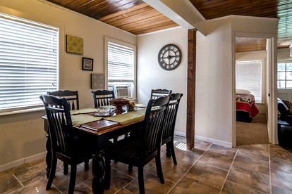 Incredible Nacogdoches Cabin Rentals Ideal for Large Group Getaways in Texas - Nacogdoches, Texas - glamping.directory