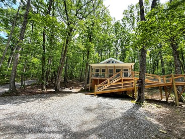 Magnificent Secluded Cabin in Fort Payne, Alabama - glamping.directory