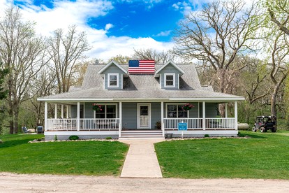 Lakefront Cottage Fully Equipped with Excellent Location in Saint Croix Falls, Wisconsin - glamping.directory