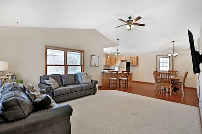 Lakefront Cottage Fully Equipped with Excellent Location in Saint Croix Falls, Wisconsin - Saint Croix Falls, Wisconsin - glamping.directory