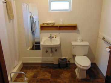 Spacious Suite Rental Ideal for Couple’s Getaway to Kootenai Valley, Idaho - Bonners Ferry, Idaho - glamping.directory