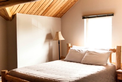 Spacious Suite Rental Ideal for Couple’s Getaway to Kootenai Valley, Idaho - Bonners Ferry, Idaho - glamping.directory