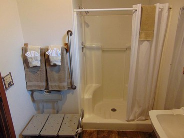 Spacious Suite Rental Ideal for Couple’s Getaway to Kootenai Valley, Idaho - Bonners Ferry, Idaho - glamping.directory