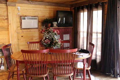 Creekside Cabin Rental Perfect for Families near Guntersville Lake, Alabama - Union Grove, Alabama - glamping.directory