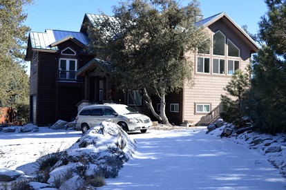 Deluxe Five-Bedroom Lodge Rental in Pine Mountain Club, California - Pine Mountain Club, California - glamping.directory