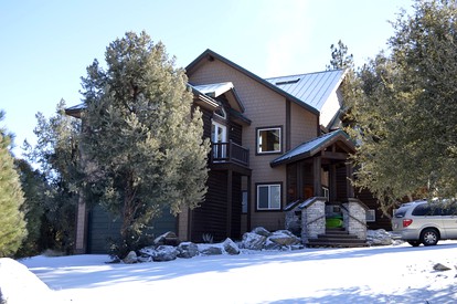 Deluxe Five-Bedroom Lodge Rental in Pine Mountain Club, California - glamping.directory
