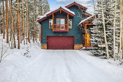 Cozy and Fully-Equpiied Cabin Ideal For a Family Trip to the Snowy Ski Slopes of Frisco, Colorado - glamping.directory