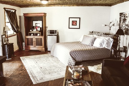 Charming Athens Accommodation Perfect for Romantic Getaways in Texas - Athens, Texas - glamping.directory