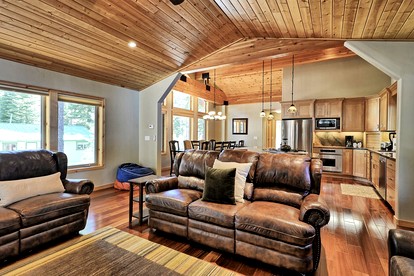Cozy Cabin Retreat with Expansive Deck Near Lake and Trails in Tahoma, California - Tahoma, California - glamping.directory