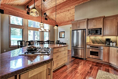 Cozy Cabin Retreat with Expansive Deck Near Lake and Trails in Tahoma, California - Tahoma, California - glamping.directory