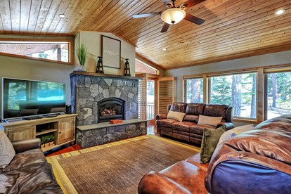 Cozy Cabin Retreat with Expansive Deck Near Lake and Trails in Tahoma, California - Tahoma, California - glamping.directory