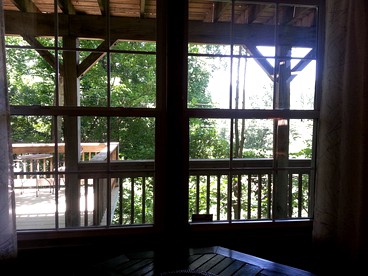 Cozy Smoky Mountain Cabin Retreat in Maggie Valley, North Carolina - Maggie Valley, North Carolina - glamping.directory